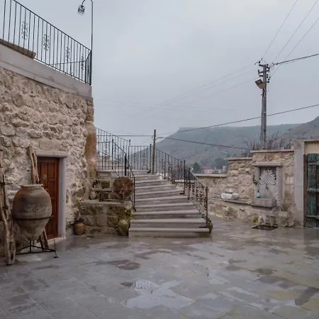 Отель Theodora *