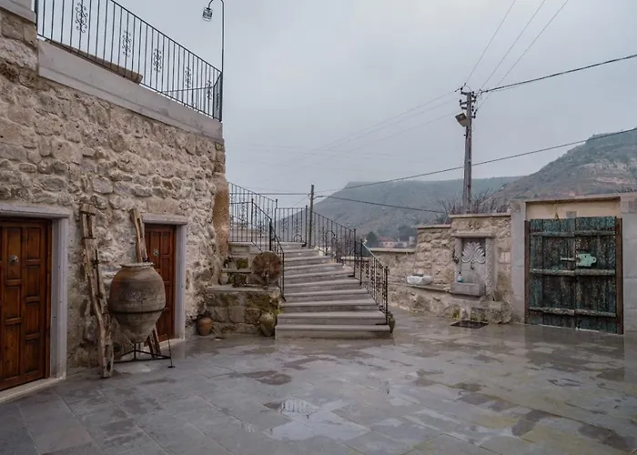 Отель Theodora *